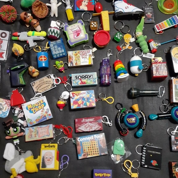 HUGE Basic Fun Keyring/Keychain Kit! - Picture 4 of 16